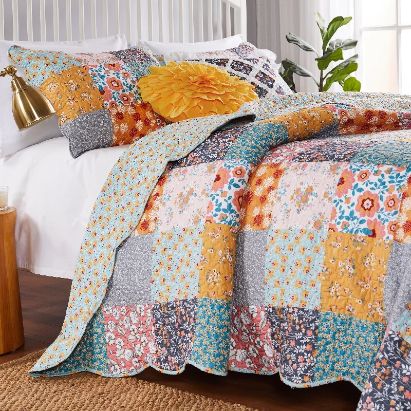 Barefoot Bungalow Carlie Modern Calico Reversible Cotton Quilt Set