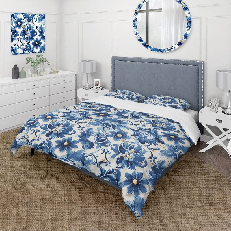 Designart "Blue Mediterranean Tiles Flowers" Paisley; Floral Bedding Cover Set With 2 Shams