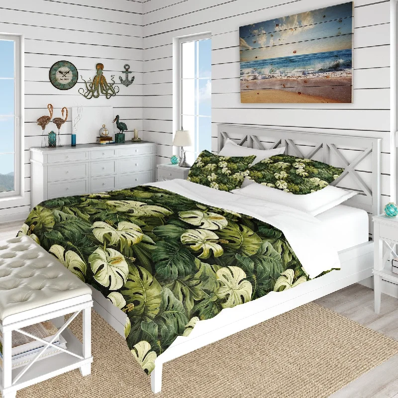 Designart "Monstera Elegance Tropical Pattern" Floral Bedding Cover Set With 2 Shams