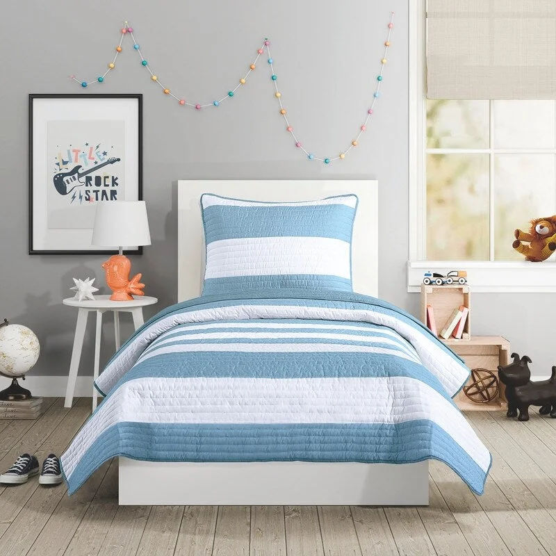 Lavelle Blue/White Reversible Quilt Set