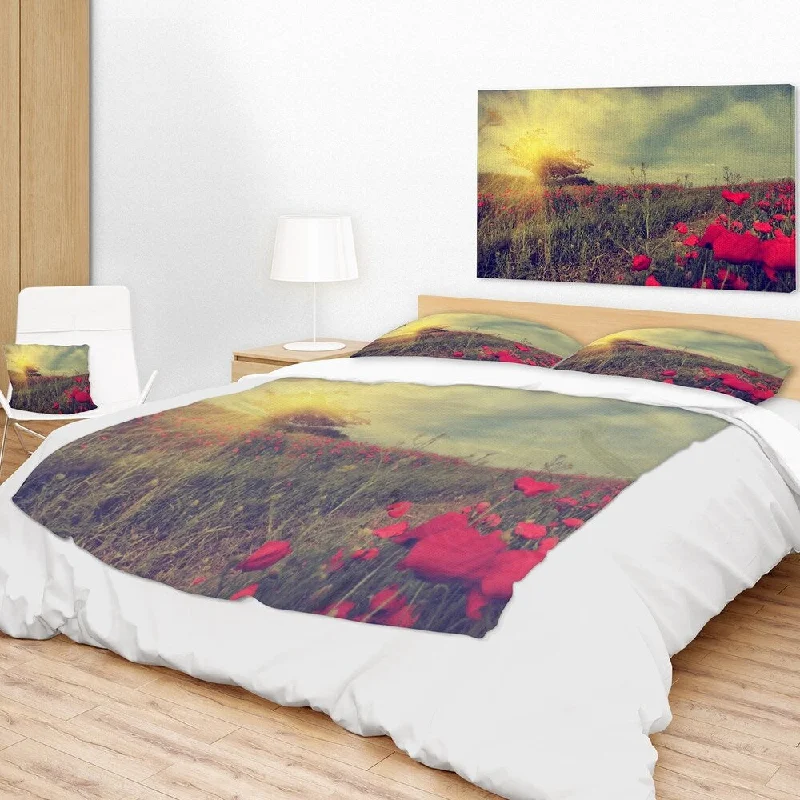 Designart 'Vintage Photo of Poppies at Sunset' Floral Throw Blanket